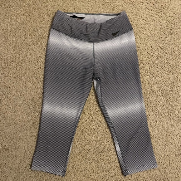 Nike Striped Cropped Leggings - M - Picture 2 of 4